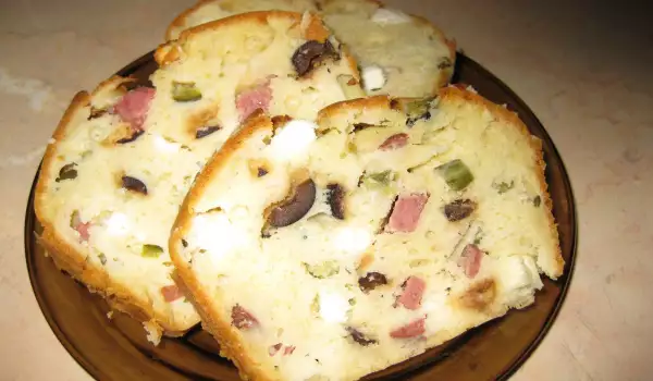 Солен кекс с колбас и маслини