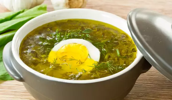 Зелена супа с киселец и лобода