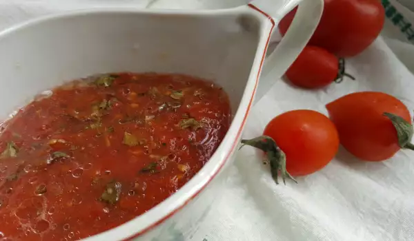 Сос от домати с босилек