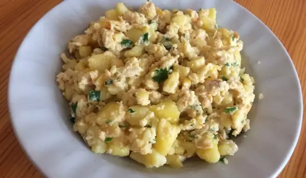 Подлучени сотирани картофи с яйца