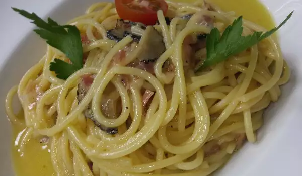 Спагети с бекон и черни трюфели