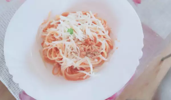 Най-вкусните спагети с кайма и доматен сос