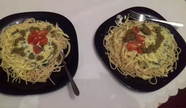 Спагети със спанак и сметана