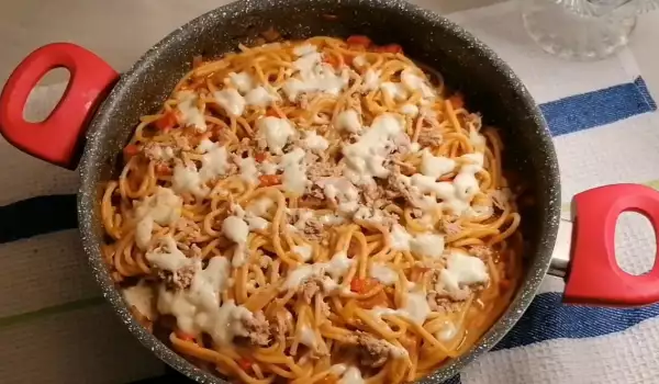 Спагети в сос с риба тон