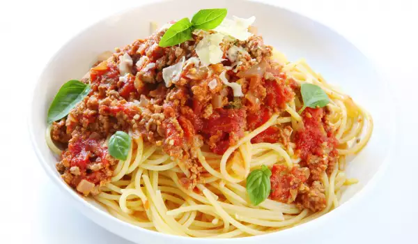 Спагети с гъби и домати