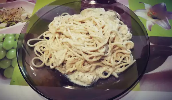Спагети с извара и босилек