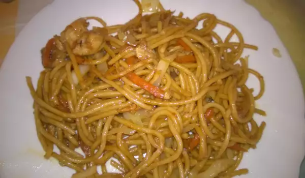 Спагети с пиле и зеленчуци по китайски