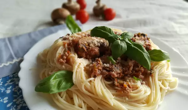 Спагети със сос Болонезе с гъби