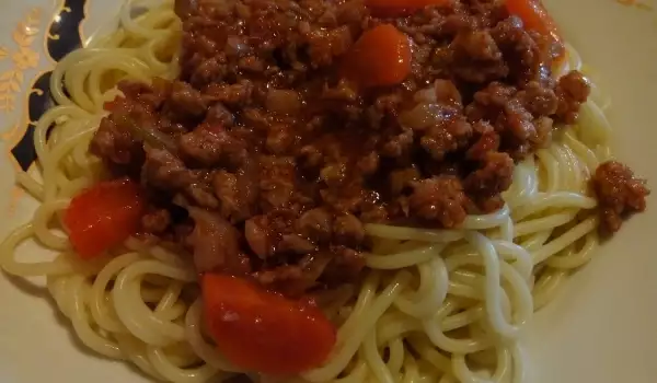 Спагети със сос и моркови