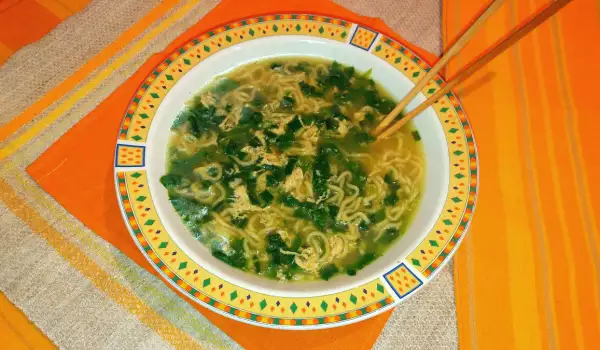 Спаначена супа с джинджифил в азиатски стил