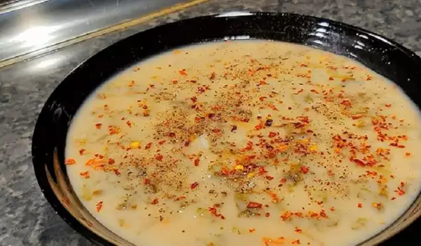 Спаначена супа с ориз и застройка