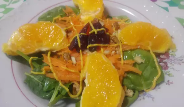 Екзотична салата с бейби спанак и портокали