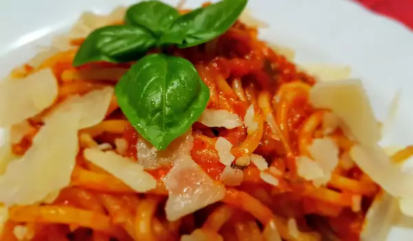 Средиземноморски спагети с домати