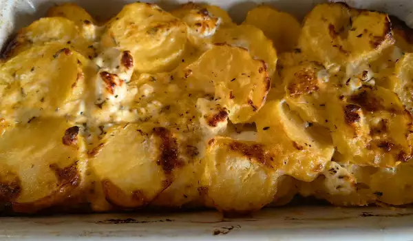 Апетитен картофен огретен със сирене