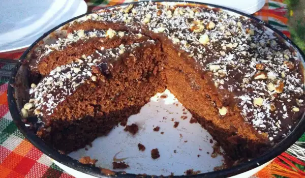 Шоколадова торта с какаови зърна и рожков