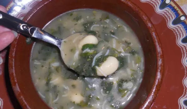 Супа от коприва с бял боб