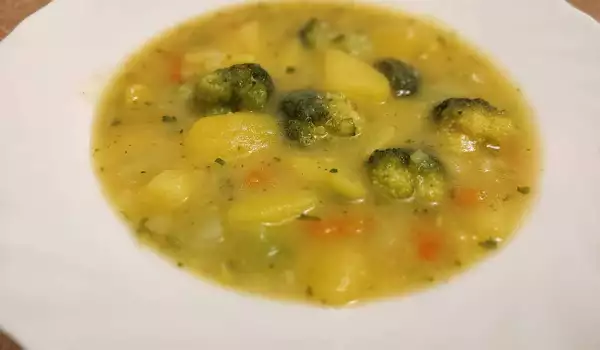 Зеленчукова супа с картофи и броколи
