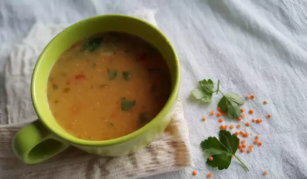 Супа с червена леща и ароматни подправки