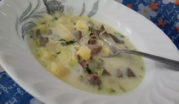 Супа с праз, свински дроб, картофки и фиде