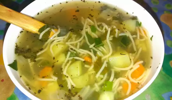 Диетична зеленчукова супа с рукола, глухарчета и лопуш