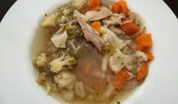 Супа от карфиол и броколи с пуешко бутче