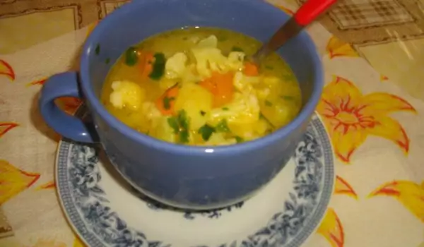 Супа от карфиол, моркови и целина