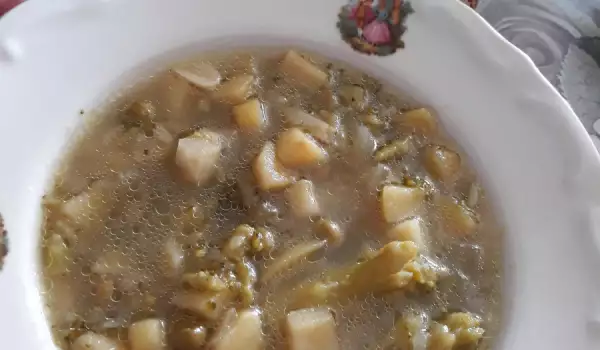 Полезна зелена супа с броколи и грах