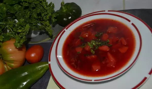 Доматена супа с червено цвекло и картофи