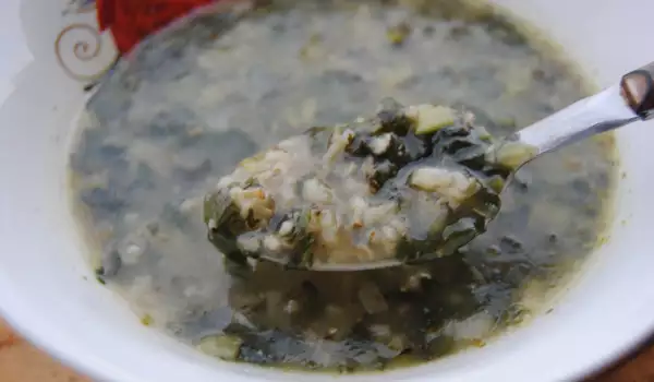 Супа с киселец, коприва и булгур