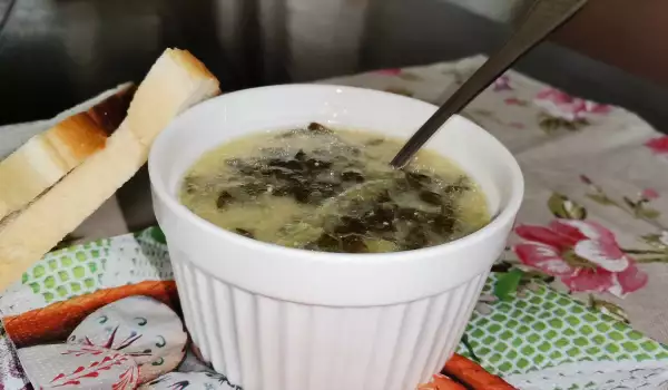 Супа с лапад и настъргани картофи