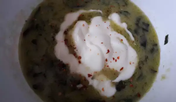 Супа от лопуш с кисело мляко