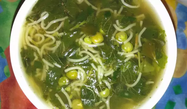 Зелена диетична супа с щир, манголд и тученица