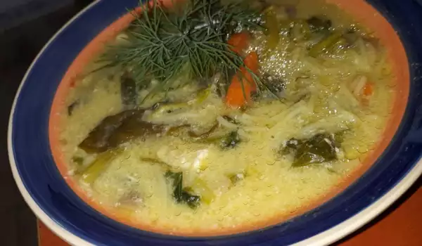Спаначена супа с моркови и застройка