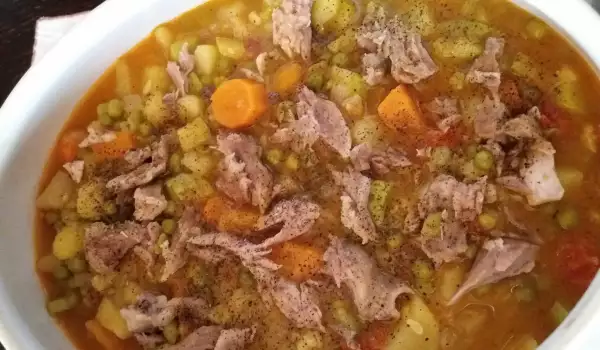 Богата свинска супа със зеленчуци