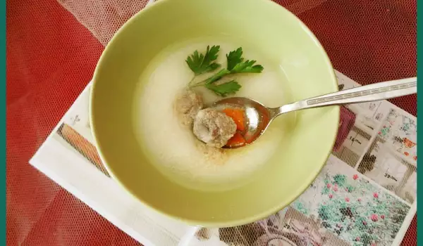 Безмлечна супа с топчета