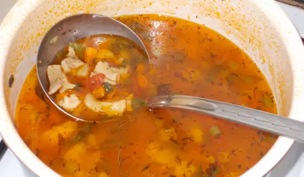 Супа от заешко с моркови, лук и домати