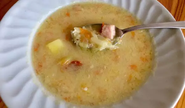 Супа от прясно зеле с бекон