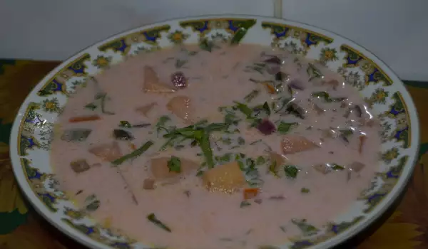 Зеленчукова супа с цвекло и яйца