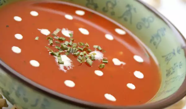 Крем супа от червени домати с ориз