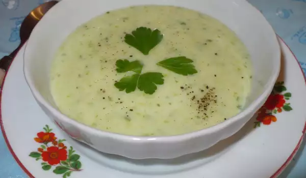 Mлечна супа с картофи и тиквички