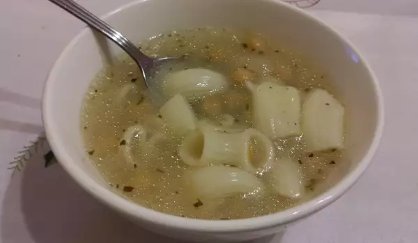 Супа с макарони, нахут и билки