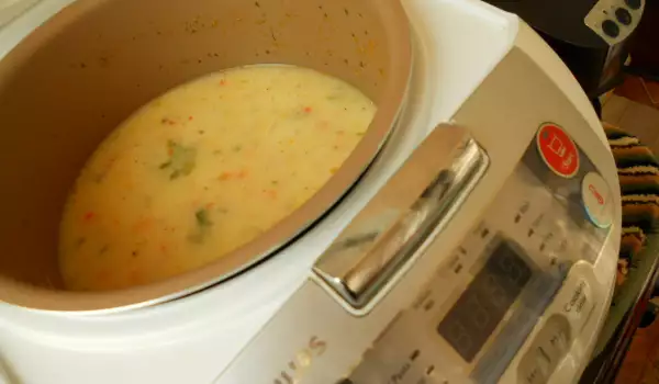 Зеленчукова супа с картофи в Мултикукър
