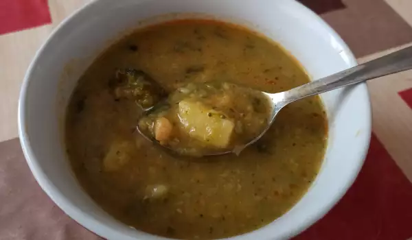 Супа с картофи, броколи и нахут