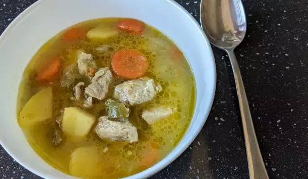 Бистра супа със свинско и картофи