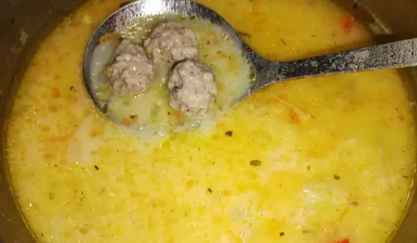 Супа топчета с вкусна застройка