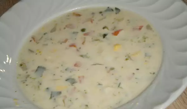 Богата зеленчукова супа с топено сирене