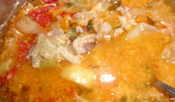 Зеленчукова супа с пилешко бутче