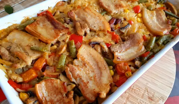 Запечени свински гърди с ориз и зеленчуци