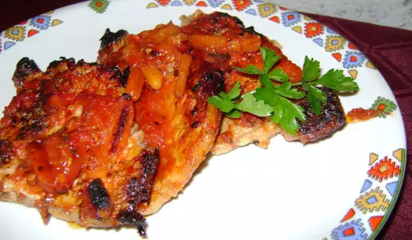 Свински каренца във фурна с доматен сос