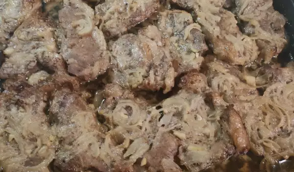 Свински пържоли с лук на фурна